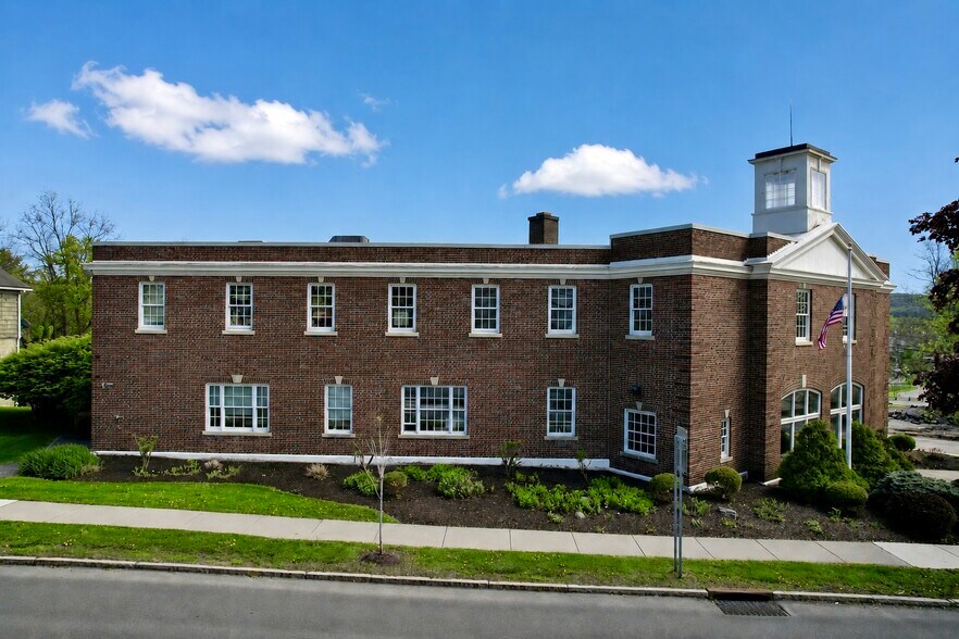 More Photos Of 102 Washington St, Manlius Office For Sale