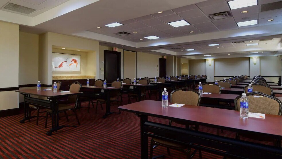 More Photos Of 5455 Green Park Dr, Irving Hotel For Sale