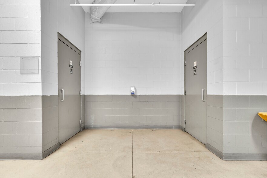 More Photos Of 599 Sprucewood Ave, Windsor Warehouse For Lease