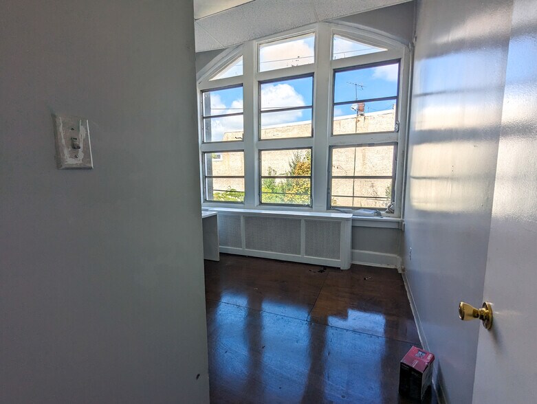 More Photos Of 1901 W Tioga St, Philadelphia Schools For Sale