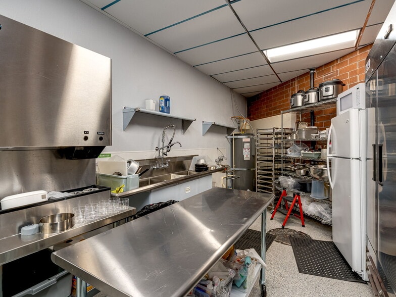 More Photos Of 10189 SE Sunnyside Rd, Clackamas Carwash For Sale