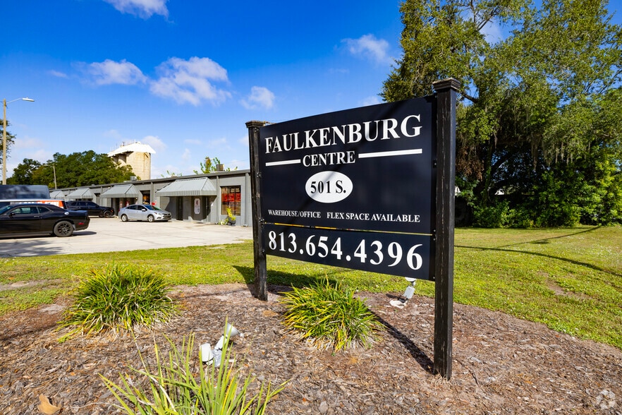 More Photos Of 501 S Falkenburg Rd, Tampa Warehouse For Lease