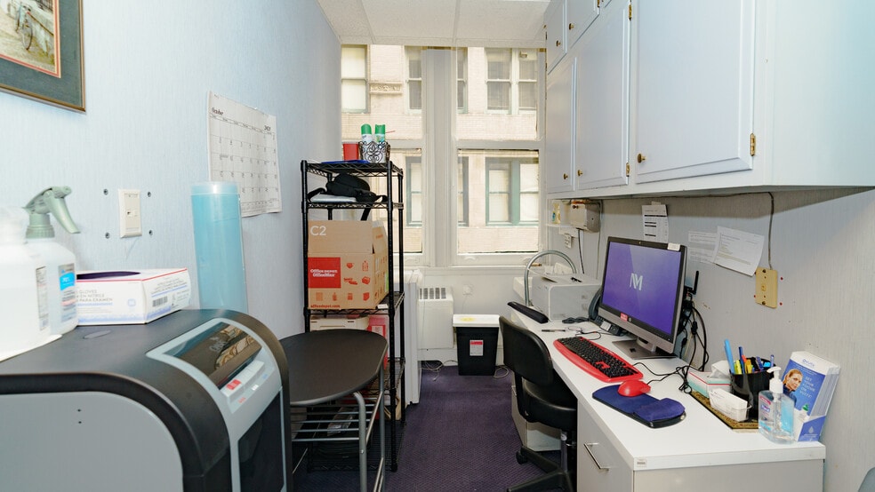 More Photos Of 50 E Washington St, Chicago Office For Sale