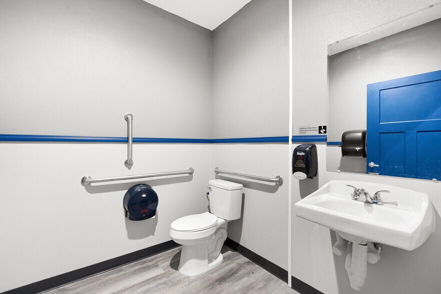 More Photos Of 303 NE Mineral Spring Rd, Owatonna General Retail For Sale