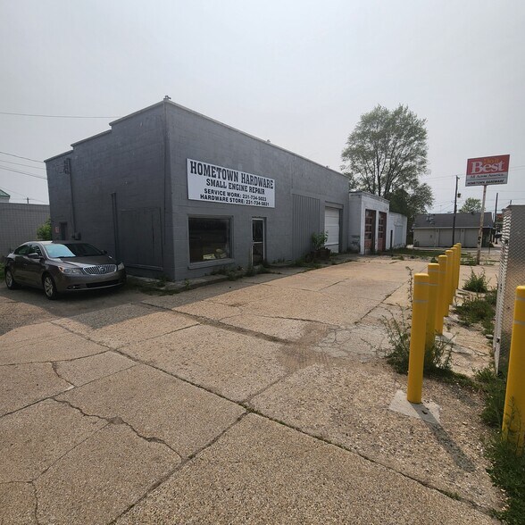 More Photos Of 104 S Main St, Evart Storefront For Sale