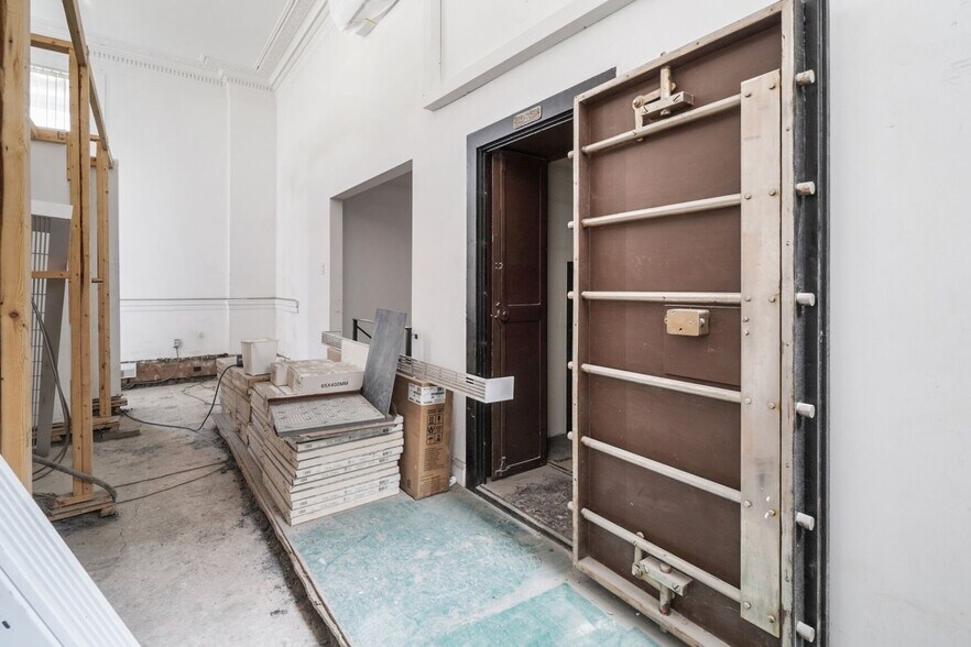 More Photos Of 4866 Rue Sainte-Catherine E E, Montréal Office For Sale