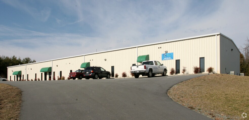 More Photos Of 3663-3673 Alamance Rd, Burlington Flex For Lease