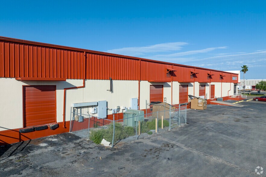 More Photos Of 301 Hanmore Industrial Pky, Harlingen Warehouse For Sale