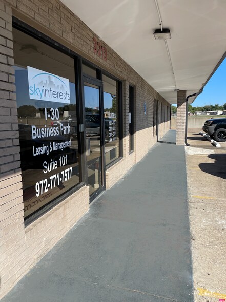 More Photos Of 3213 I 30, Mesquite Flex For Lease