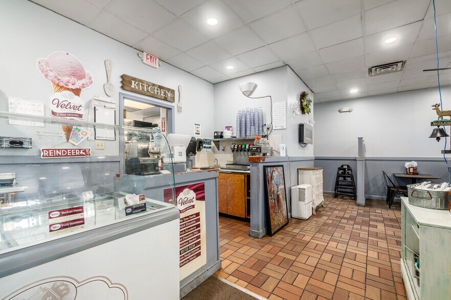 More Photos Of 10 S Park St, Mansfield Storefront Retail Residential For Sale