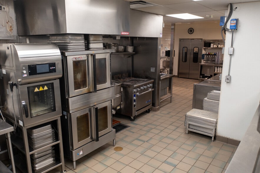 More Photos Of 74225 Highway 111, Palm Desert Restaurant For Lease