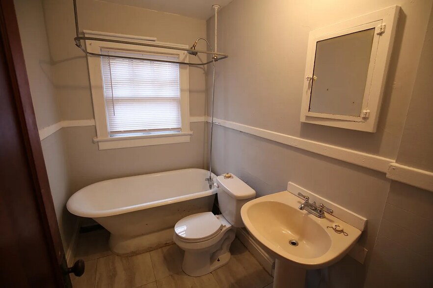 More Photos Of 2546 Neil Ave, Columbus Multifamily For Sale