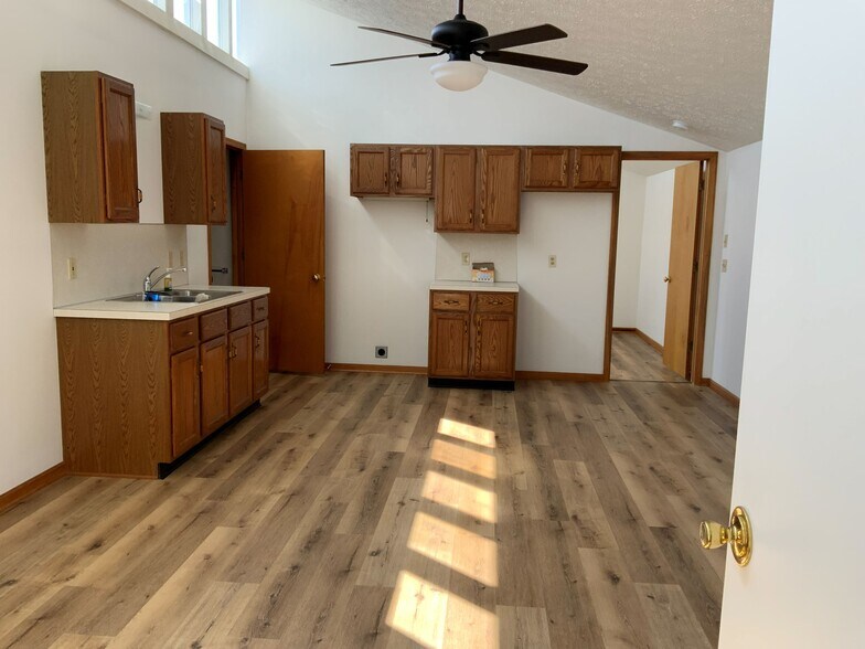 More Photos Of 30 Cecil St NE, Navarre Office Residential For Sale