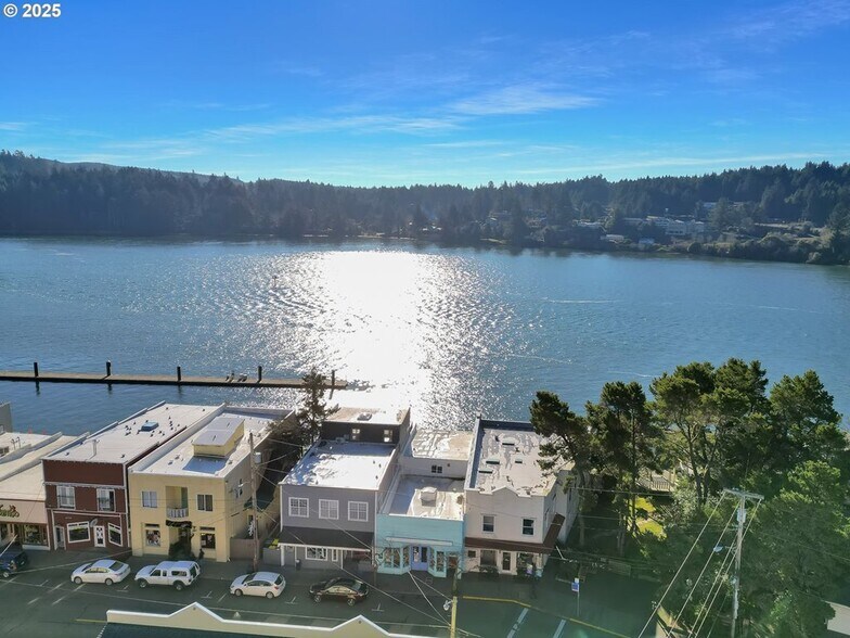 More Photos Of 1304-1308 Bay St, Florence Storefront For Sale