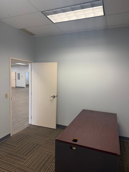 More Photos Of 5650 Bardstown Rd, Louisville Office For Lease