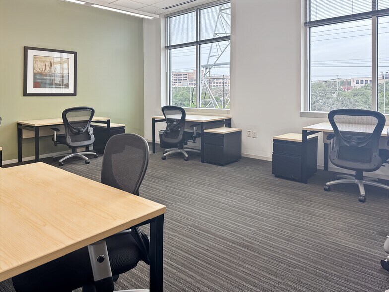 More Photos Of 401 E Sonterra Blvd, San Antonio Coworking Space