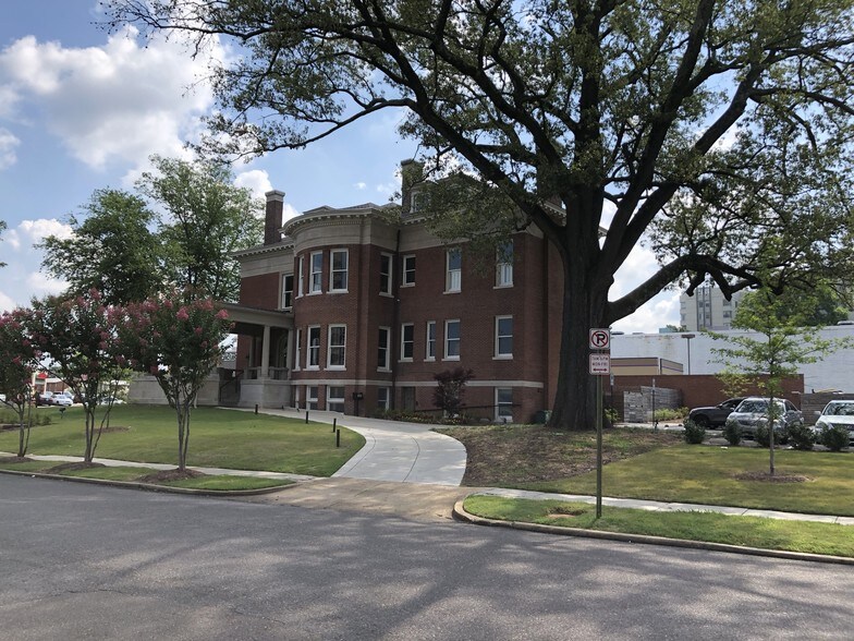 More Photos Of 1433 Union Ave, Memphis Storefront Retail Office For Sale