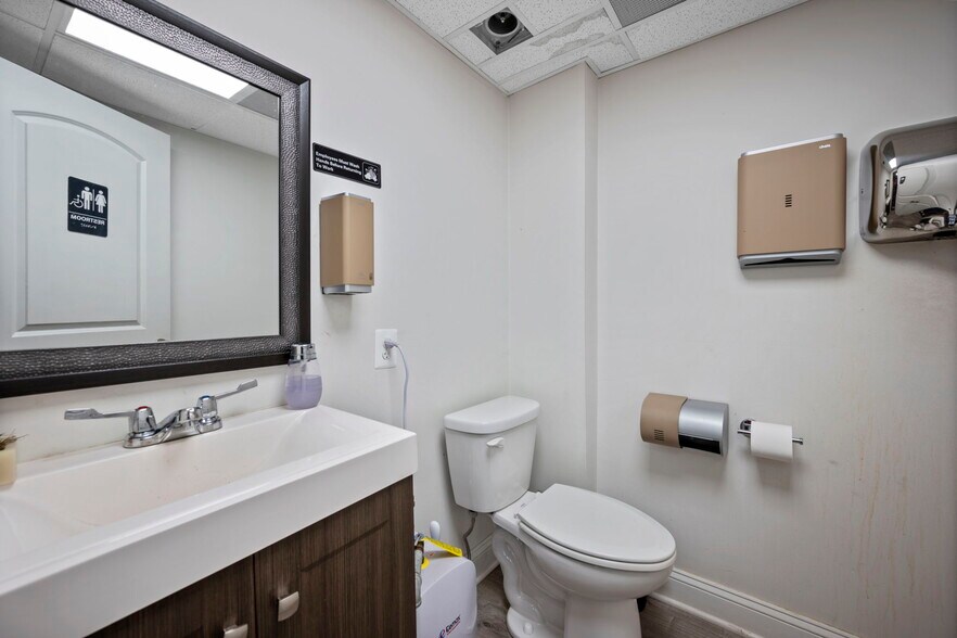 More Photos Of 338 N Charles St, Baltimore Storefront Retail Residential For Sale