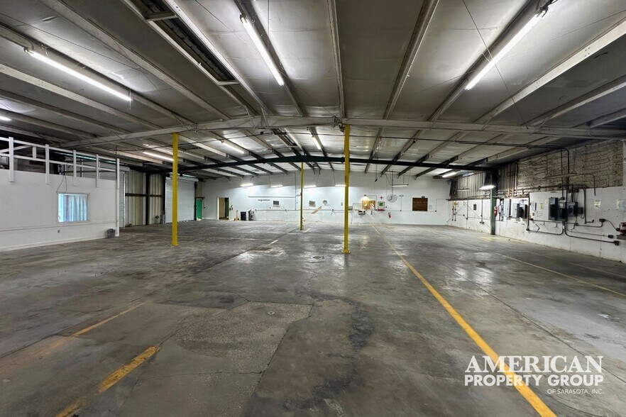More Photos Of 6805 33rd St E, Sarasota Warehouse For Lease