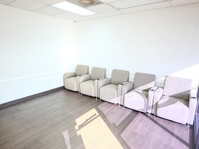 More Photos Of 1449 Forest Ln, Garland Office For Lease