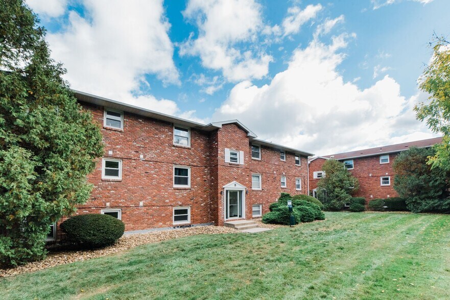 Primary Photo Of 1005-1015 Willowbrook Dr, Greensburg Apartments For Sale