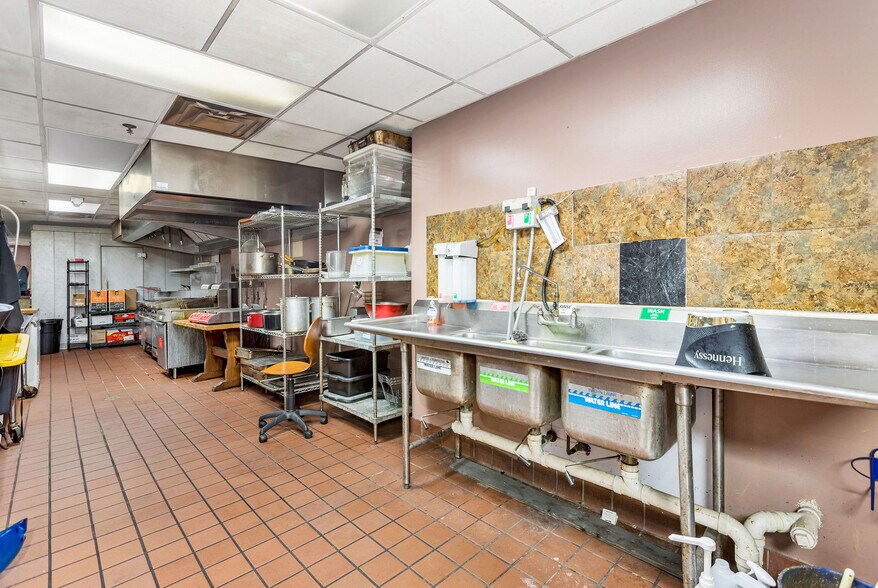 More Photos Of 11473 Chester Rd, Sharonville Restaurant For Sale