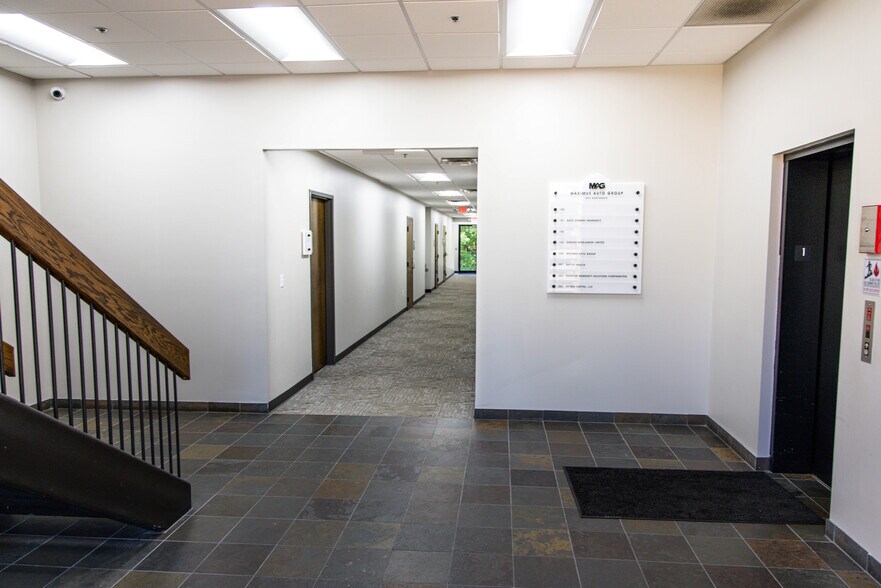 More Photos Of 825 Northgate Blvd, New Albany Office For Lease