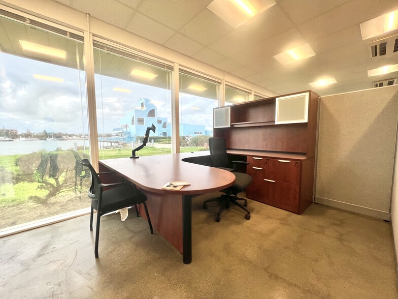 More Photos Of 11 Embarcadero West, Oakland Office For Lease