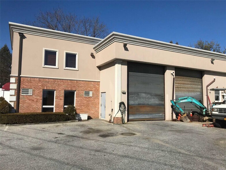 Primary Photo Of 110 Mineola Ave, Roslyn Heights Light Distribution For Sale