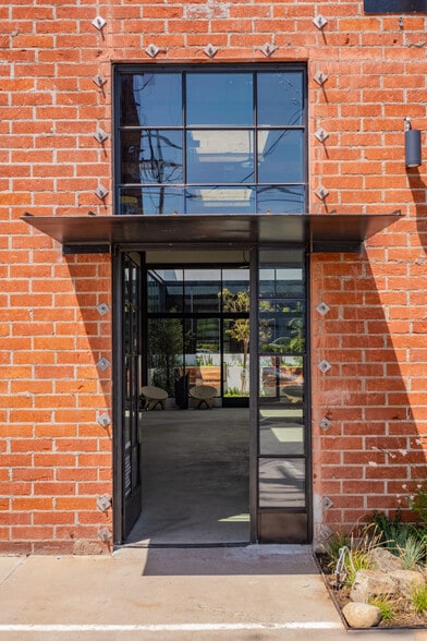 More Photos Of 5909 Blackwelder St, Culver City Office For Sale