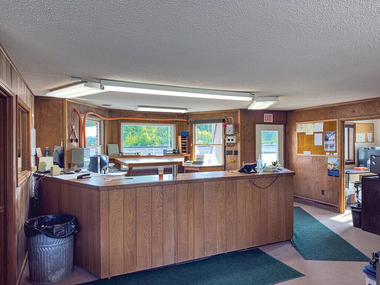 More Photos Of 3154 Depot st, Wawaka Office For Sale