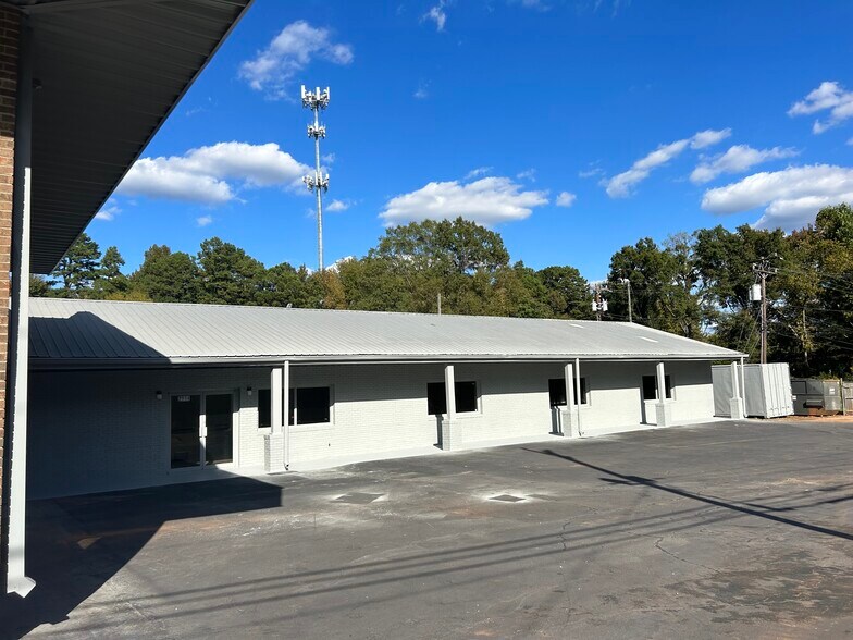 More Photos Of 2914 Gibbon Rd, Charlotte Freestanding For Lease