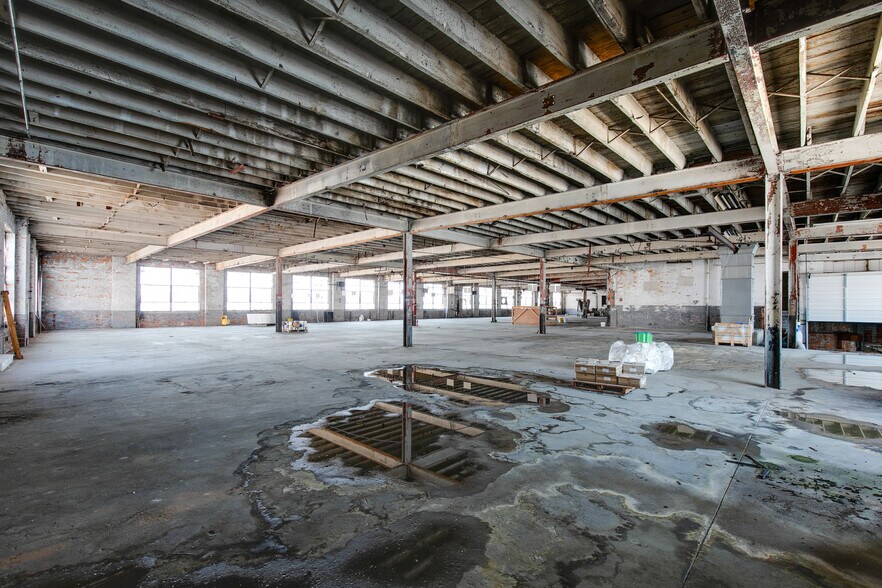 More Photos Of 113 W Bank St, Petersburg Warehouse For Sale