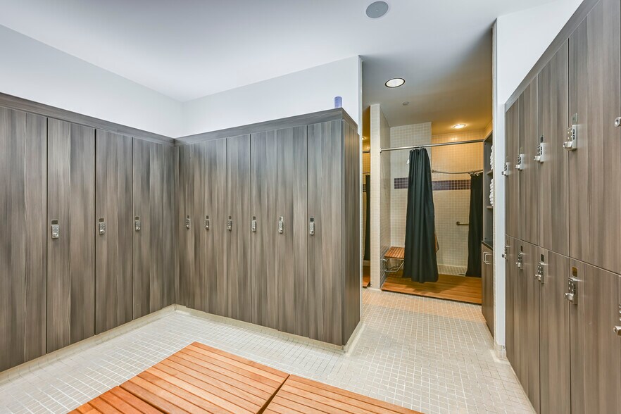 More Photos Of 5601 Headquarters Dr, Plano Office For Sale