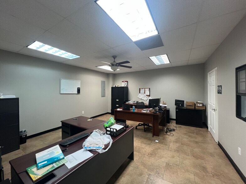 More Photos Of 3910 Osage St, Houston Service For Lease