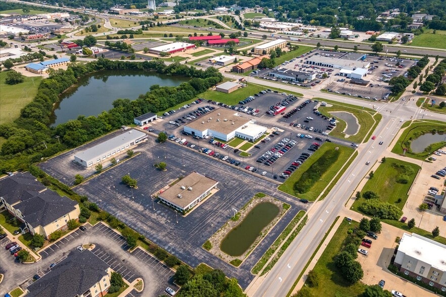 More Photos Of 1910 Moreland Blvd, Champaign Auto Dealership For Sale