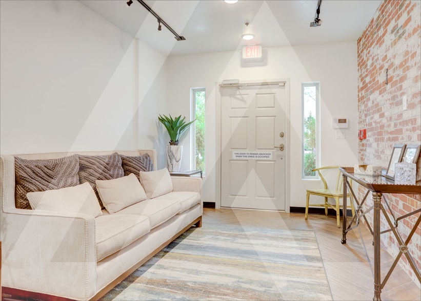 More Photos Of 6544 Greatwood Pky, Sugar Land Loft Creative Space For Sale