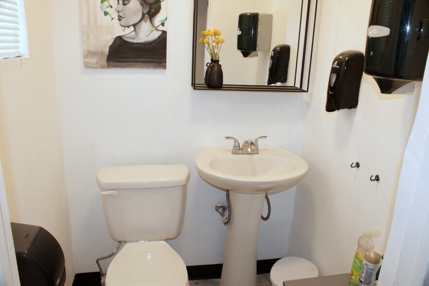 More Photos Of 2317 E Missouri Ave, El Paso Freestanding For Lease