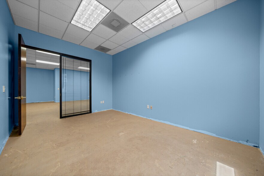 More Photos Of 5885 Central Ave, Saint Petersburg Office For Lease