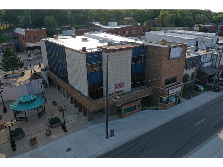 More Photos Of 101 S 1st St, Montevideo Office For Sale