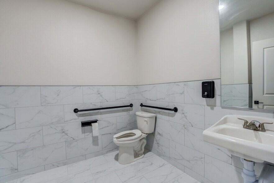 More Photos Of 3814 County Road 1350, Lubbock Distribution For Sale