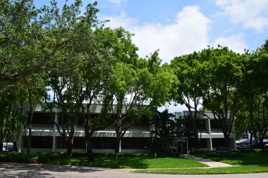 More Photos Of 2295 NW Corporate Blvd, Boca Raton Office Residential For Lease