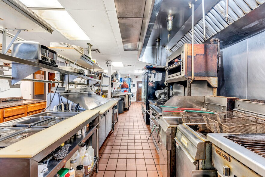 More Photos Of 300 Main St, Avon By The Sea Storefront Retail Office For Lease