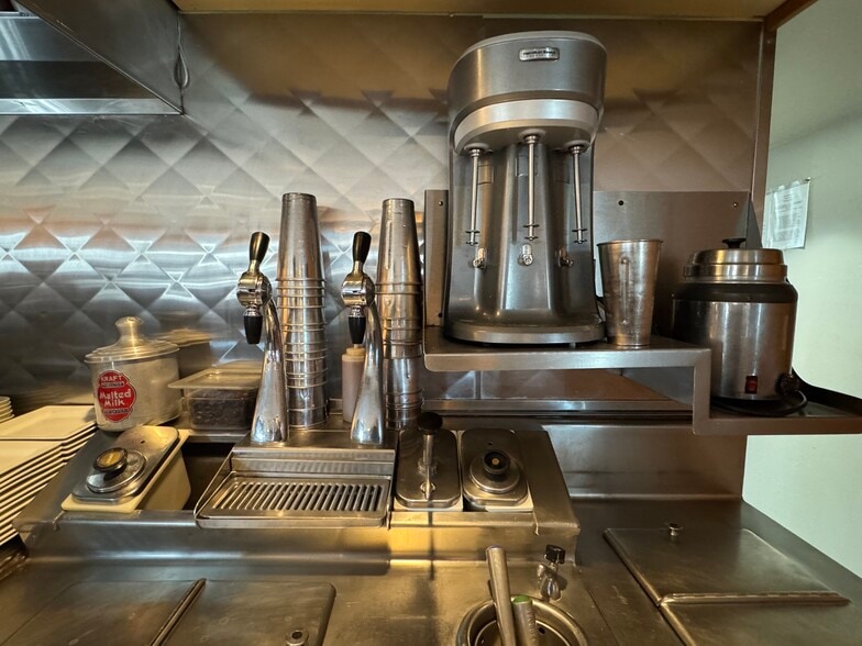 More Photos Of 4629 N Port Washington Rd, Milwaukee Restaurant For Sale