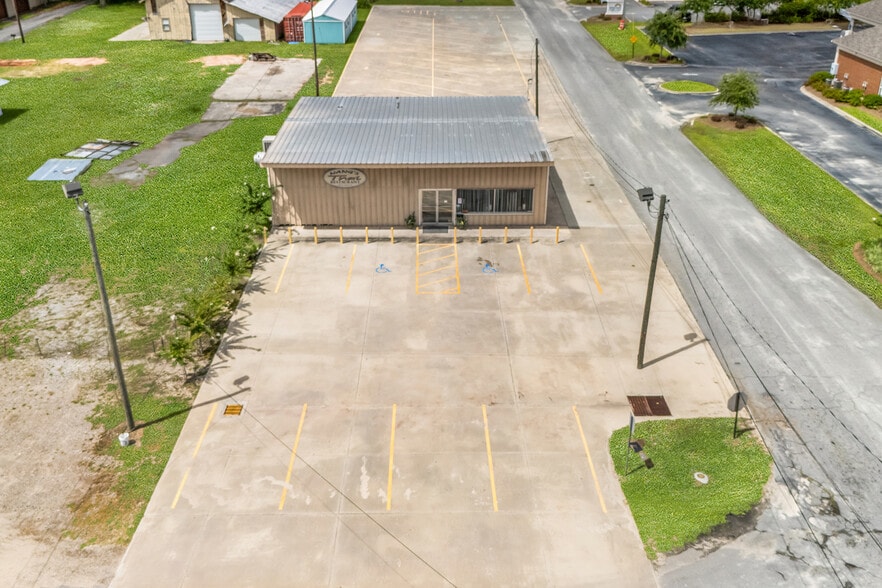 More Photos Of 697 W Cherry St, Jesup Restaurant For Sale