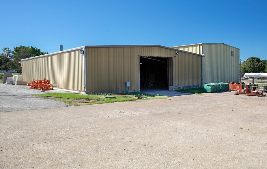 More Photos Of 6031 Fm 2767, Tyler Warehouse For Lease