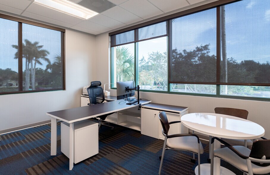 More Photos Of 2002 Ultimate Way, Weston Office For Lease