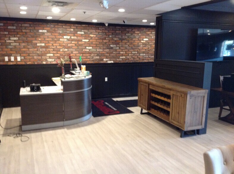More Photos Of 74 Turnpike Sq, Milford Restaurant For Lease