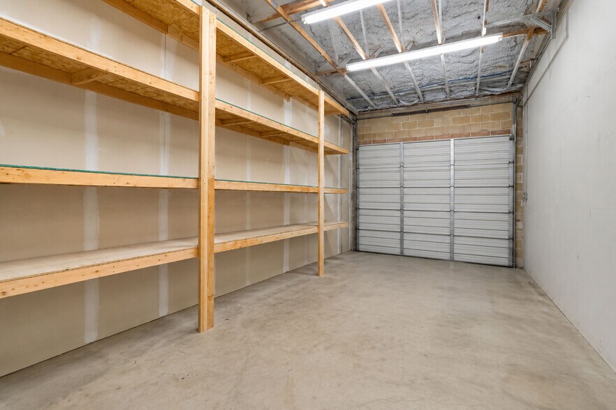 More Photos Of 4714 Shavano Oak, San Antonio Light Distribution For Lease