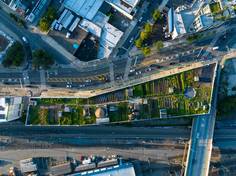 More Photos Of 37-18 Northern Blvd, Long Island City Office For Lease